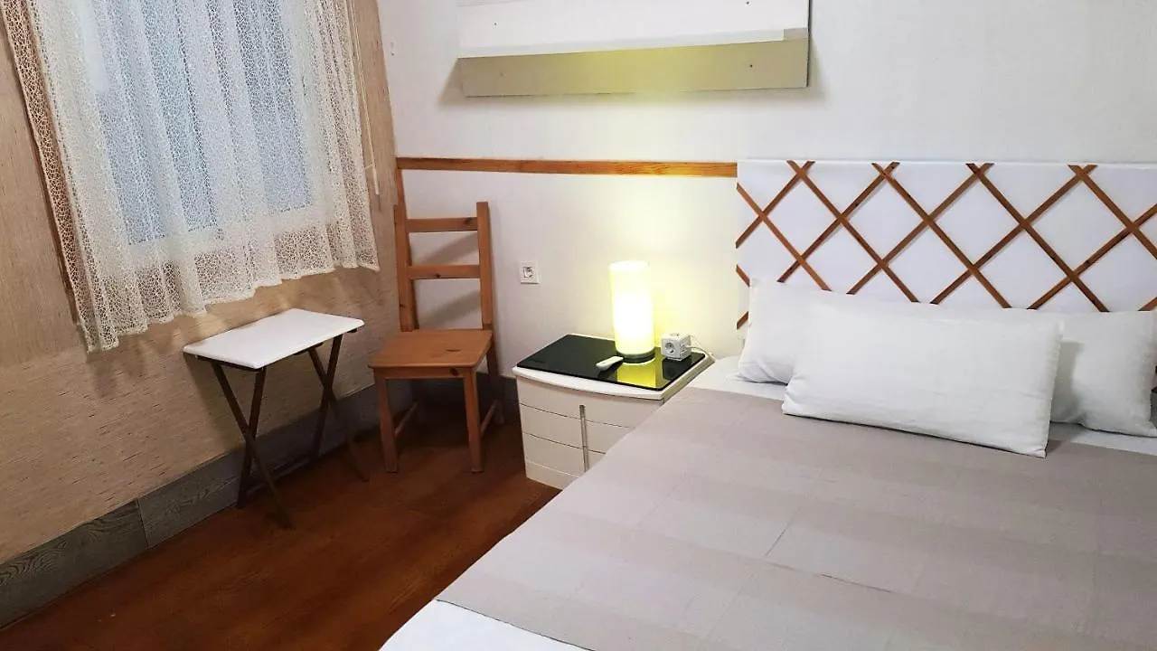 Bed and Breakfast Apartament Sagrada Familia Барселона Отель типа 